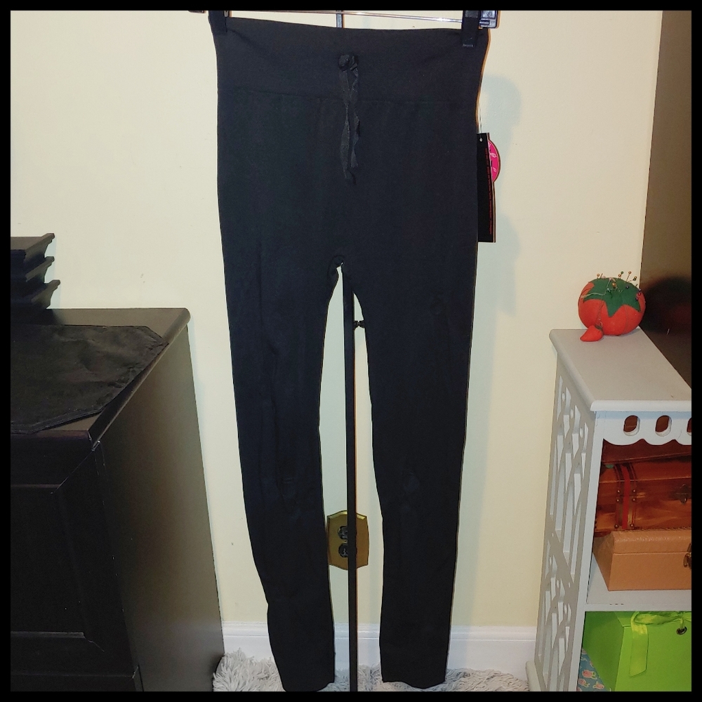 Oppa! Black Slash Detail Leggings